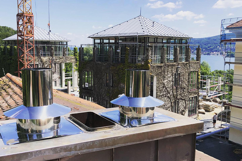 Beispielbild Schornsteinsanierung mit Jeremias Systemen Schornsteinaufsatz über Dach